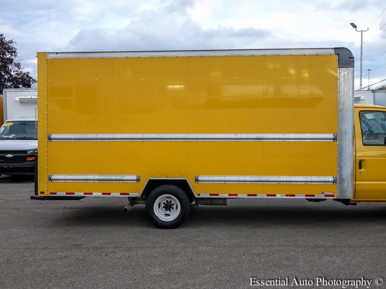 Ford Econoline E-350 Super Duty 2022