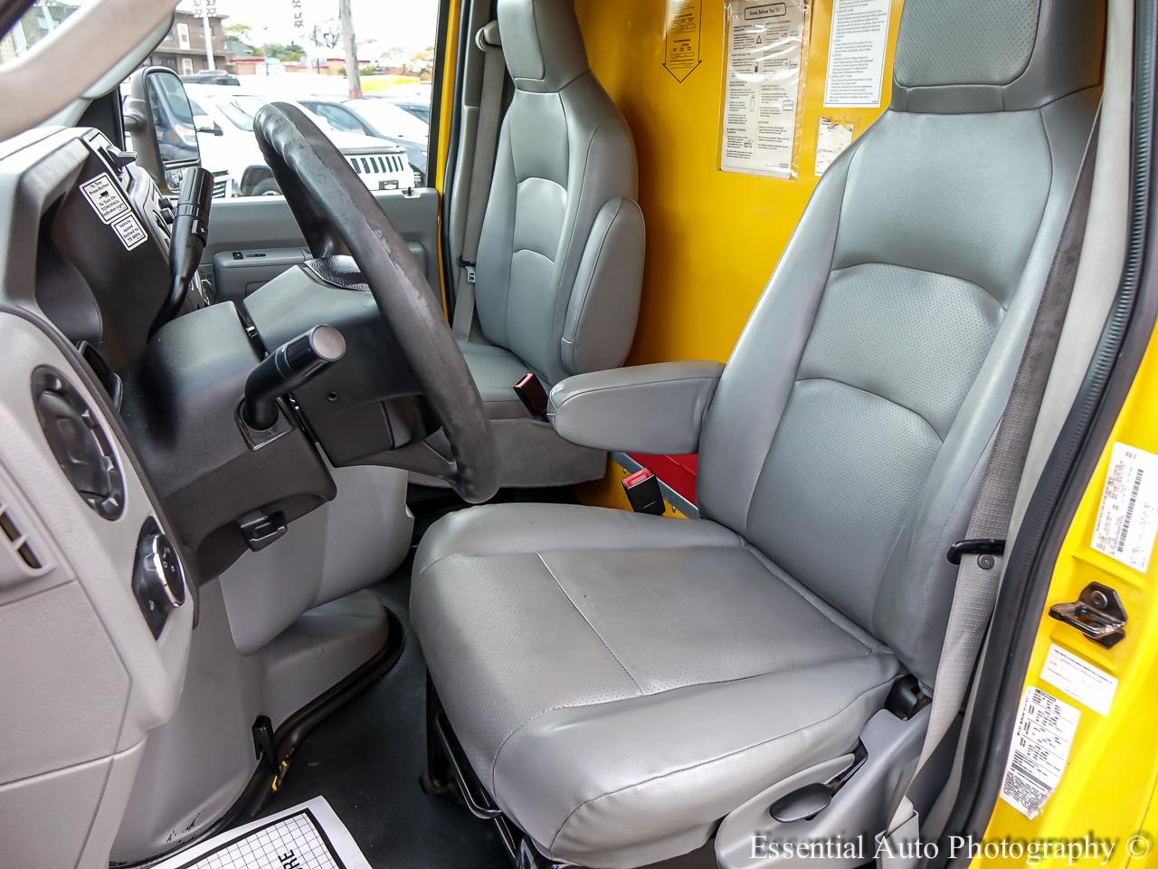 Ford Econoline E-350 Super Duty 2022