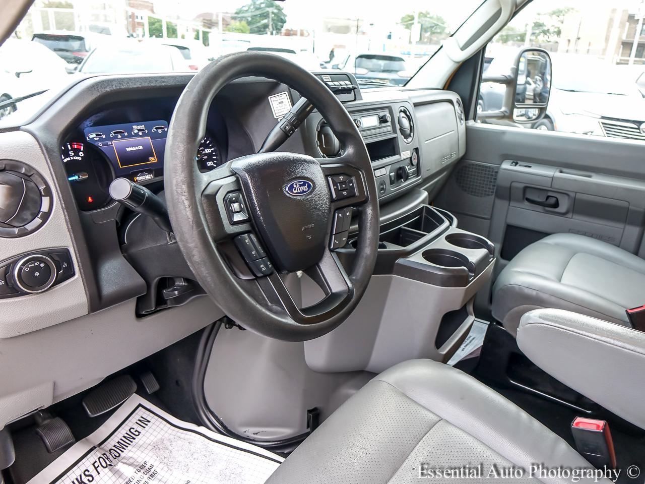 Ford Econoline E-350 Super Duty 2022