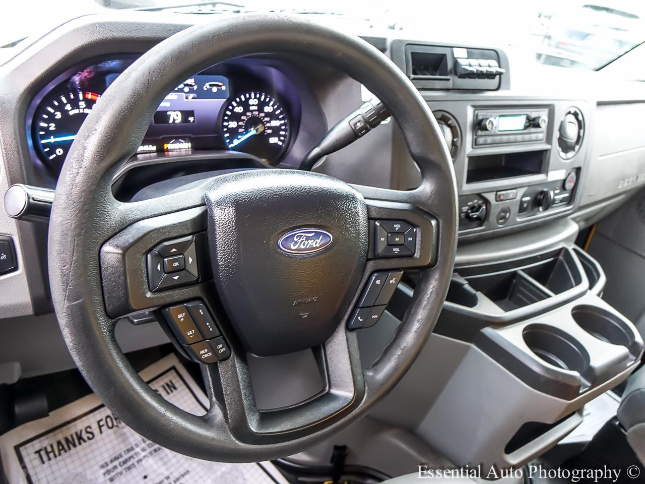 Ford Econoline E-350 Super Duty 2022