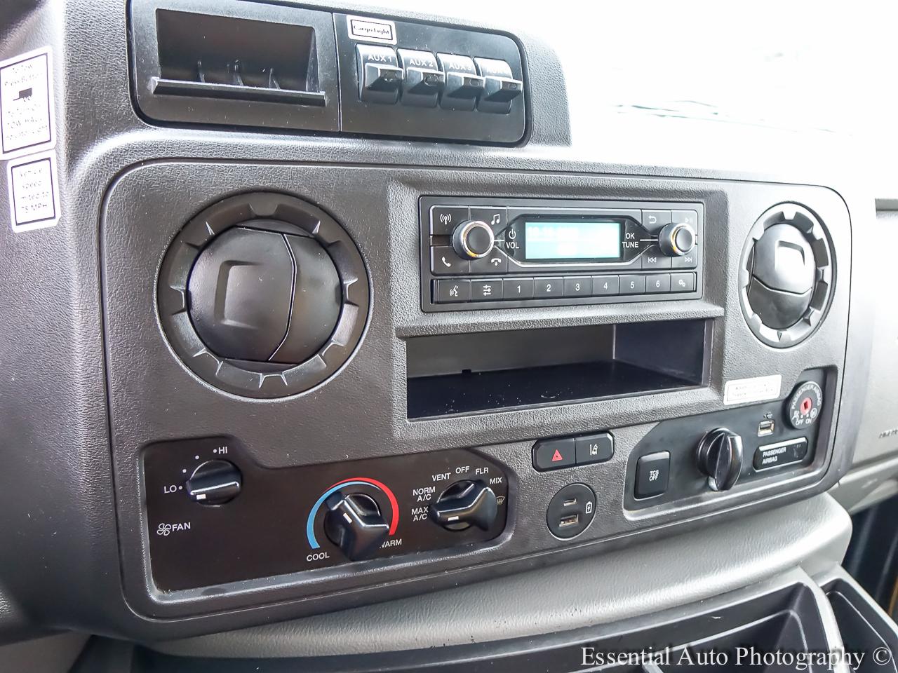 Ford Econoline E-350 Super Duty 2022