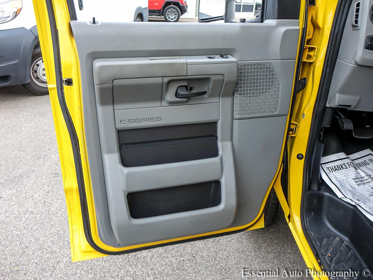 Ford Econoline E-350 Super Duty 2022