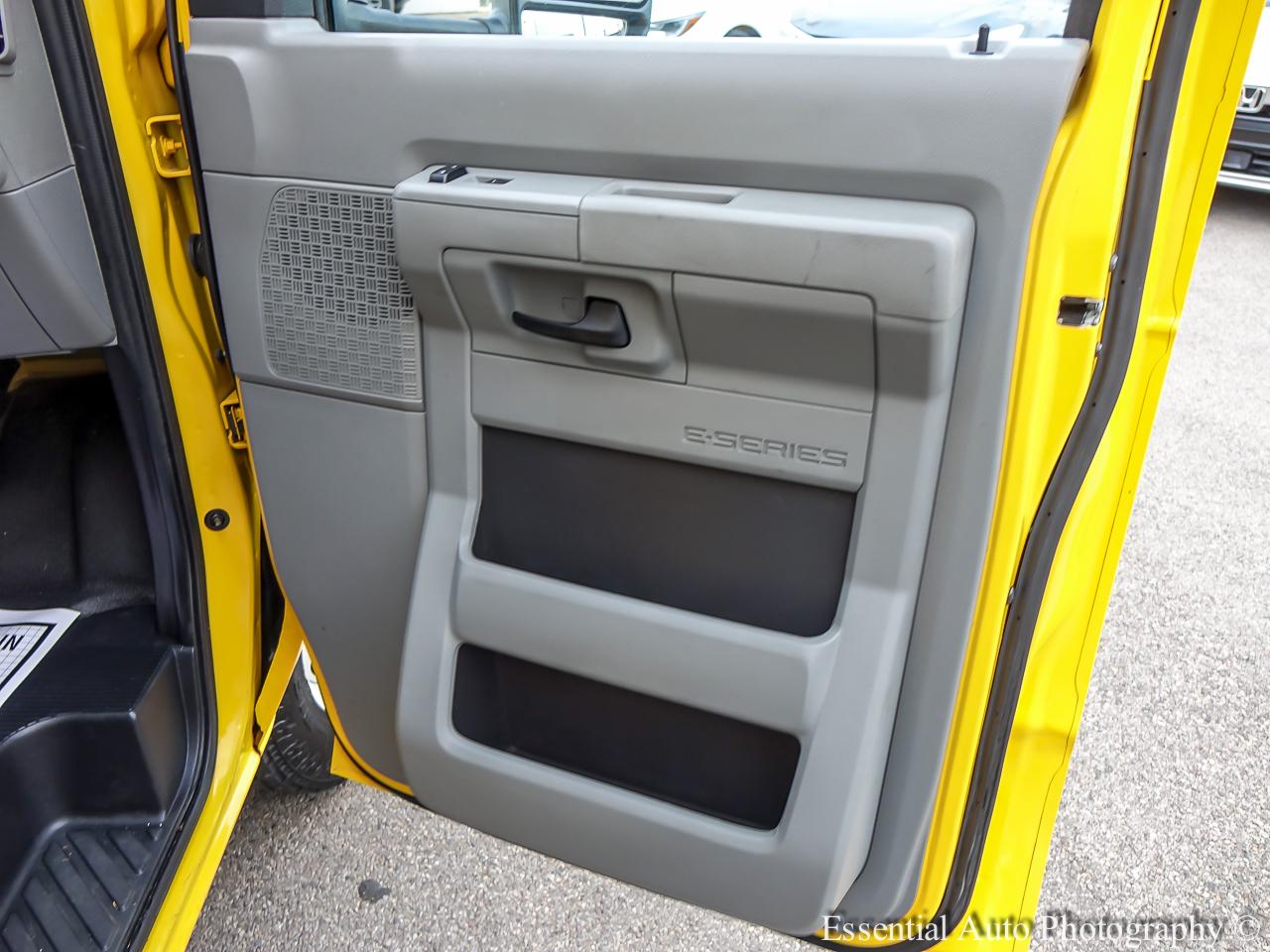 Ford Econoline E-350 Super Duty 2022