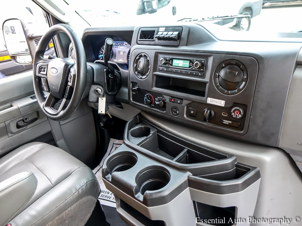 Ford Econoline E-350 Super Duty 2022