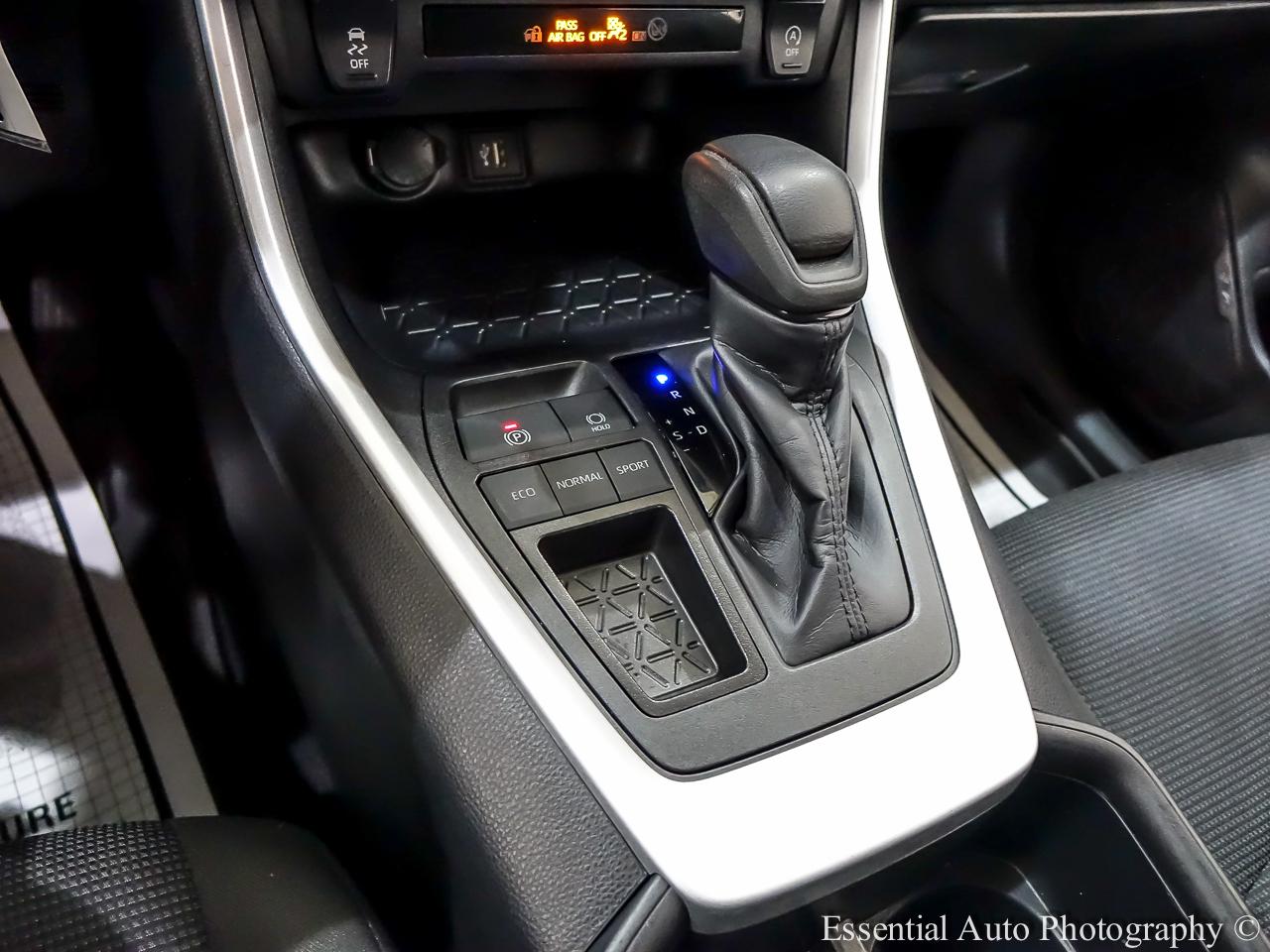 Toyota RAV4 LE 2025