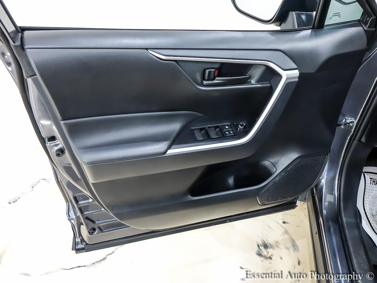 Toyota RAV4 LE 2025