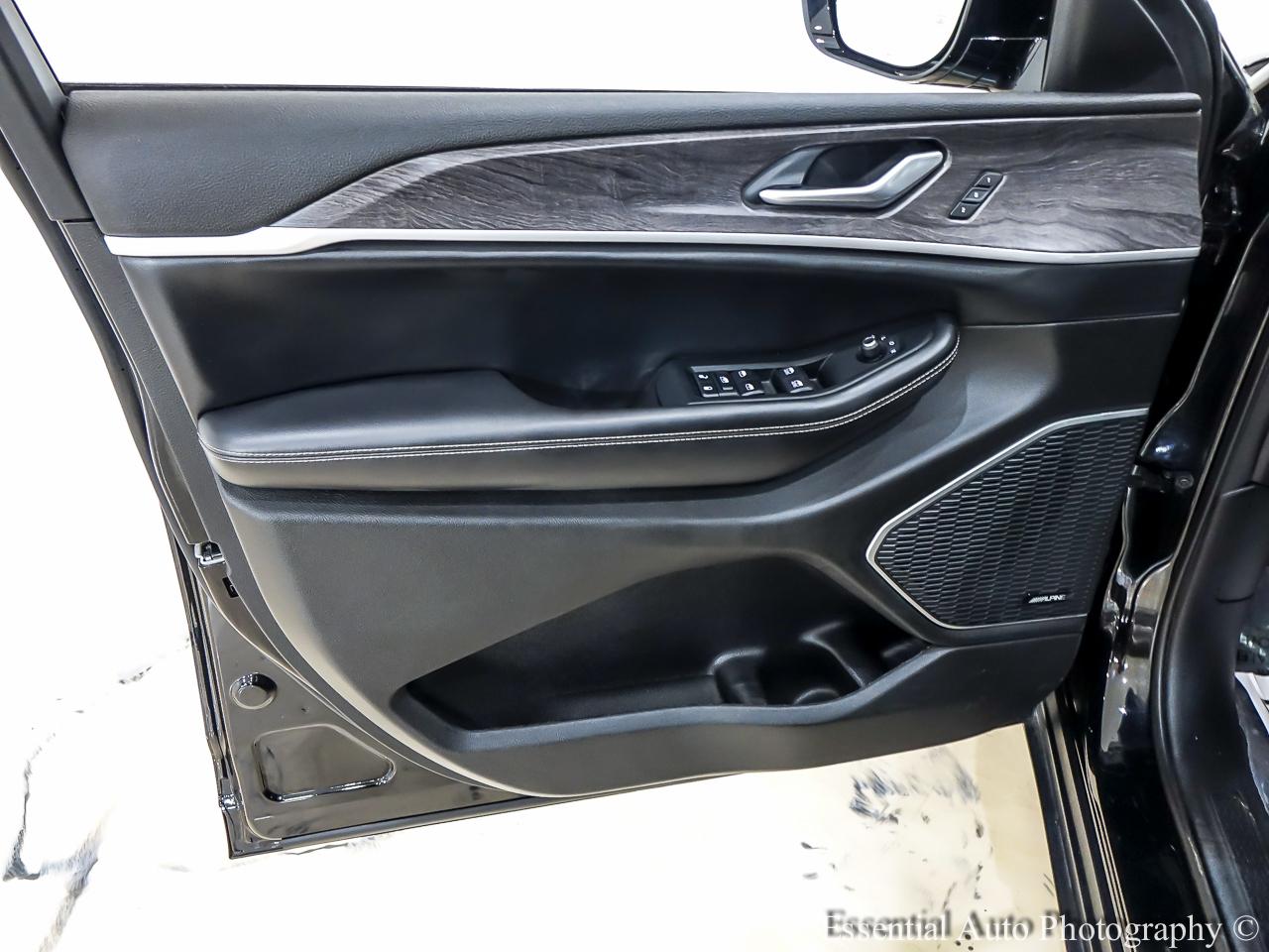 Jeep Grand Cherokee L Limited 4WD 2023
