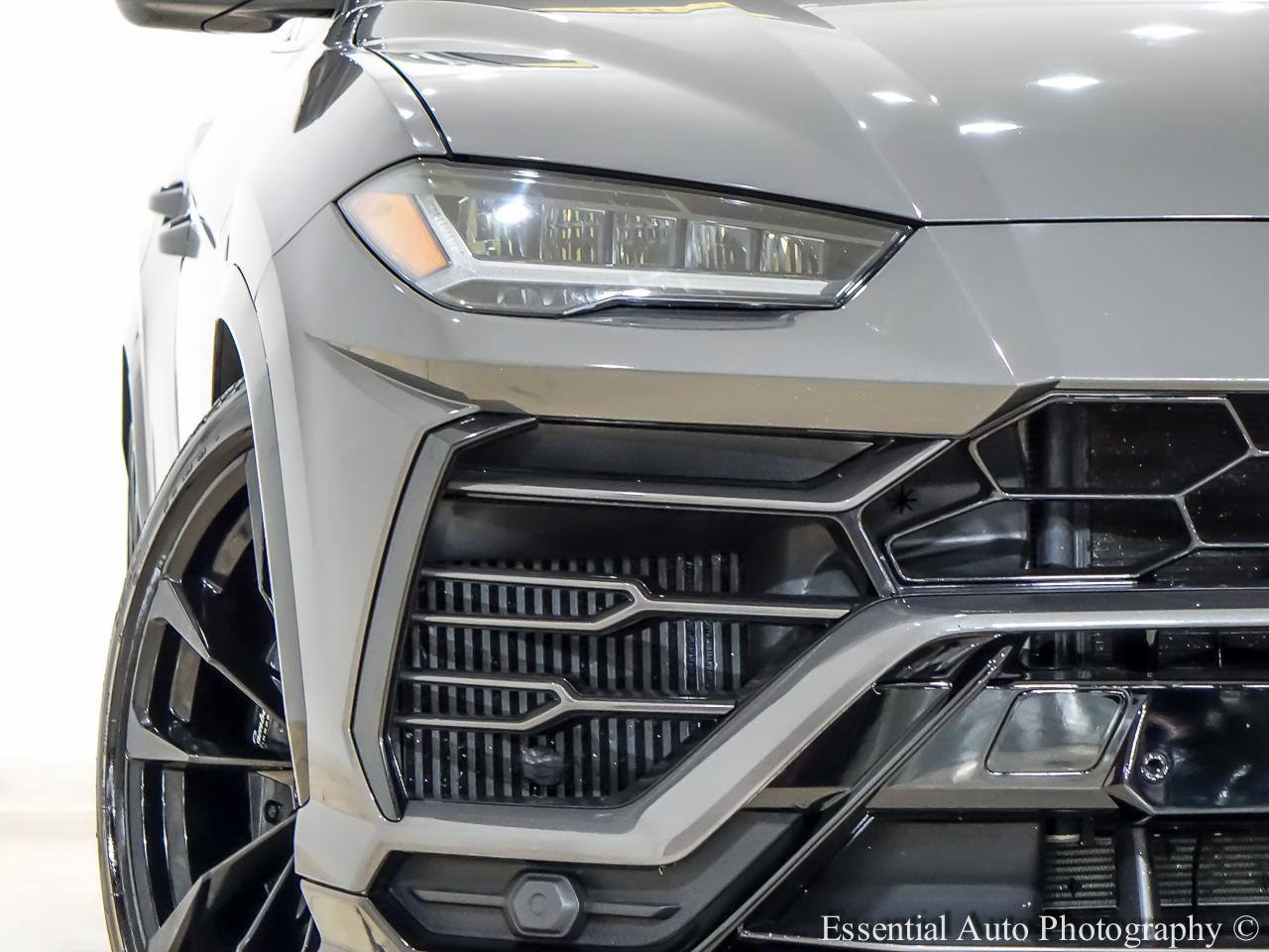 Lamborghini Urus Base 2021