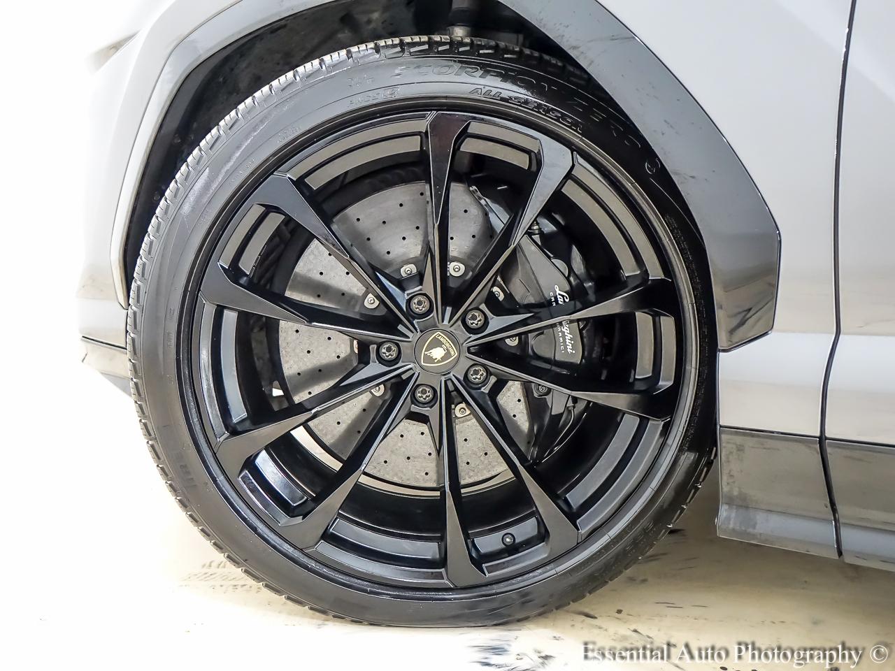 Lamborghini Urus Base 2021