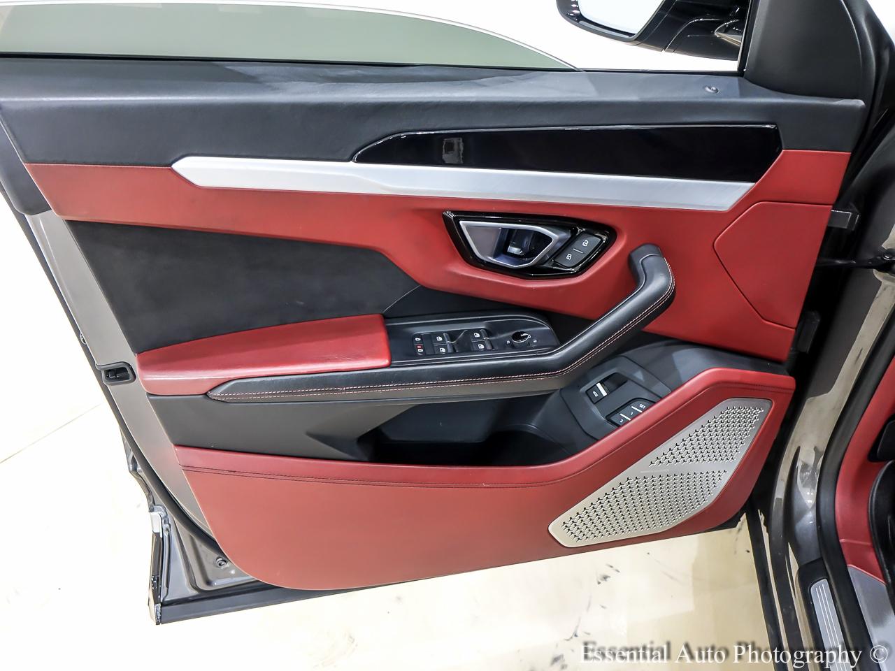Lamborghini Urus Base 2021