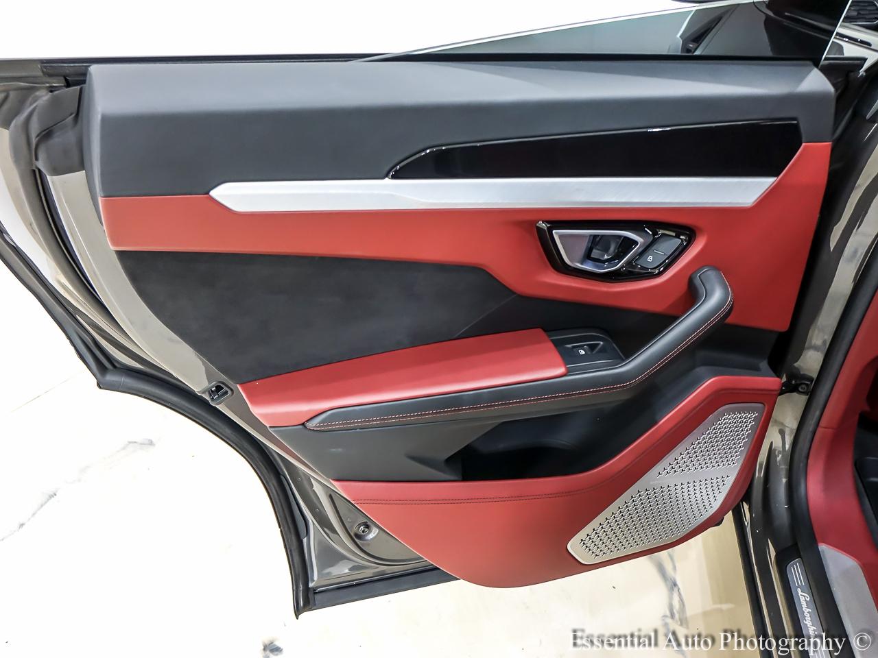Lamborghini Urus Base 2021