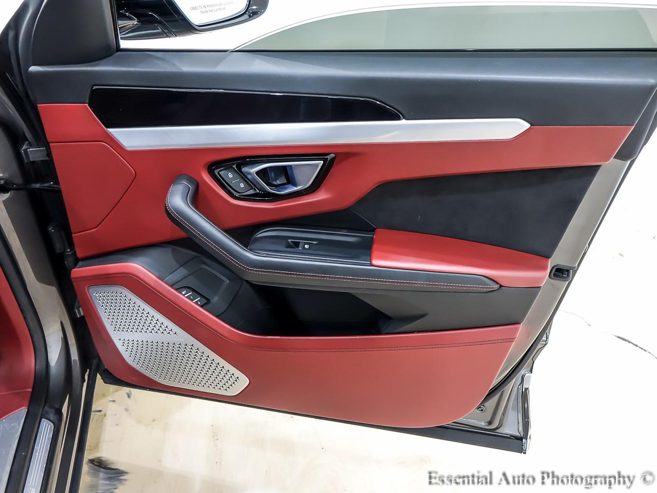Lamborghini Urus Base 2021