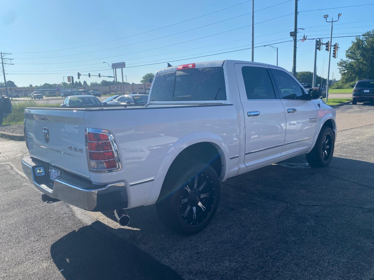 RAM 1500 4WD Crew Cab 140.5" Outdoorsman 2014