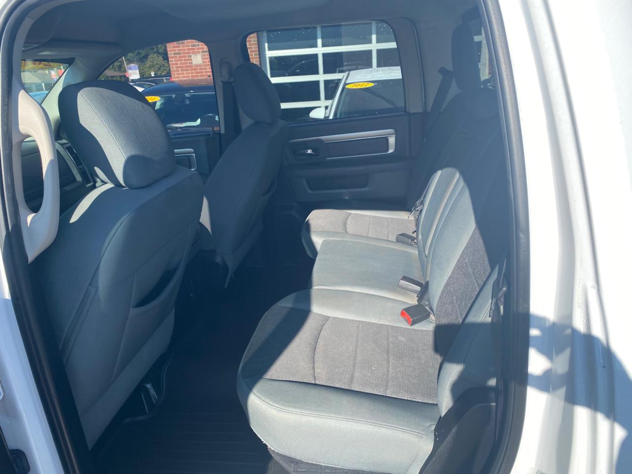 RAM 1500 4WD Crew Cab 140.5" Outdoorsman 2014
