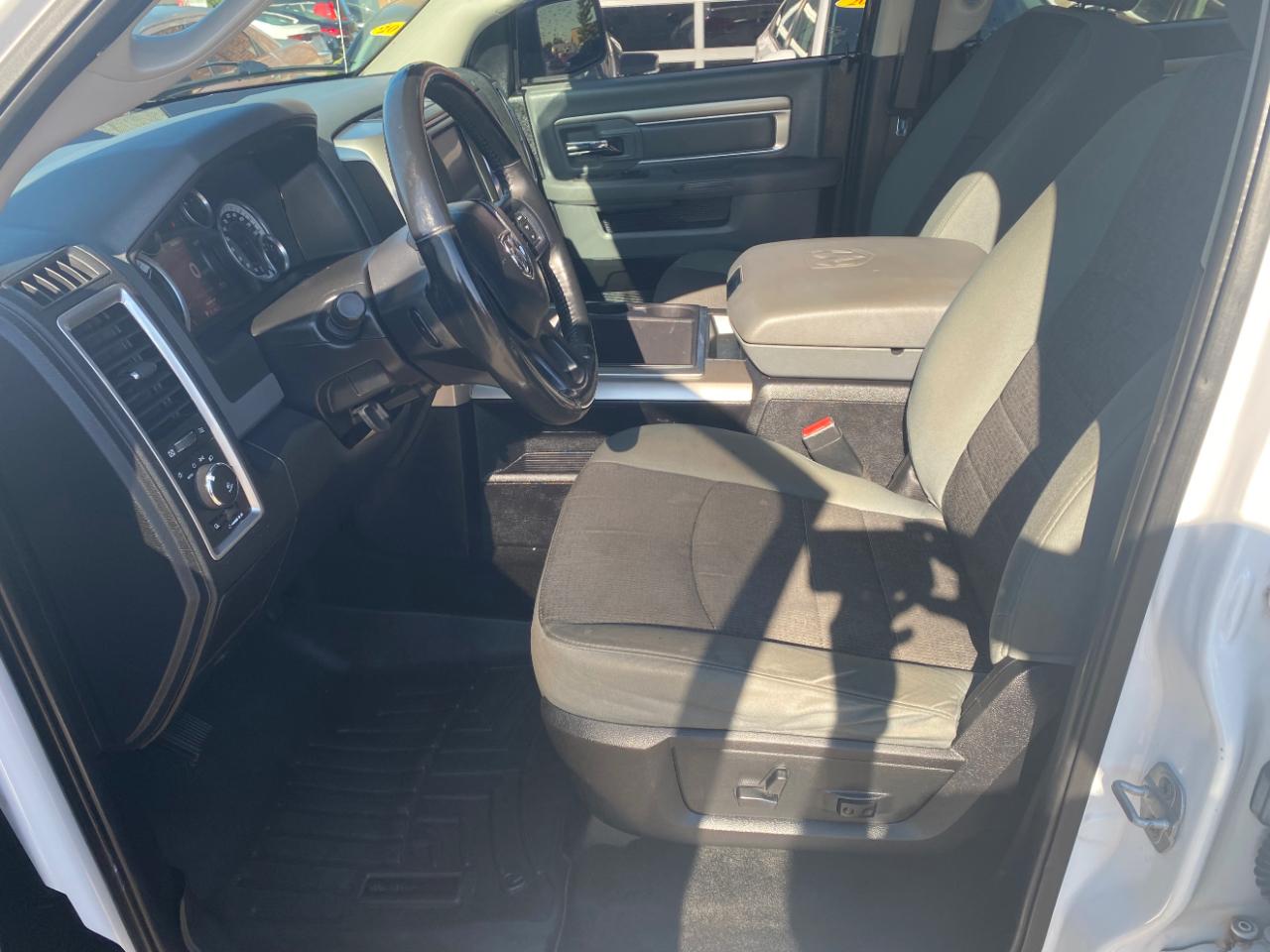 RAM 1500 4WD Crew Cab 140.5" Outdoorsman 2014