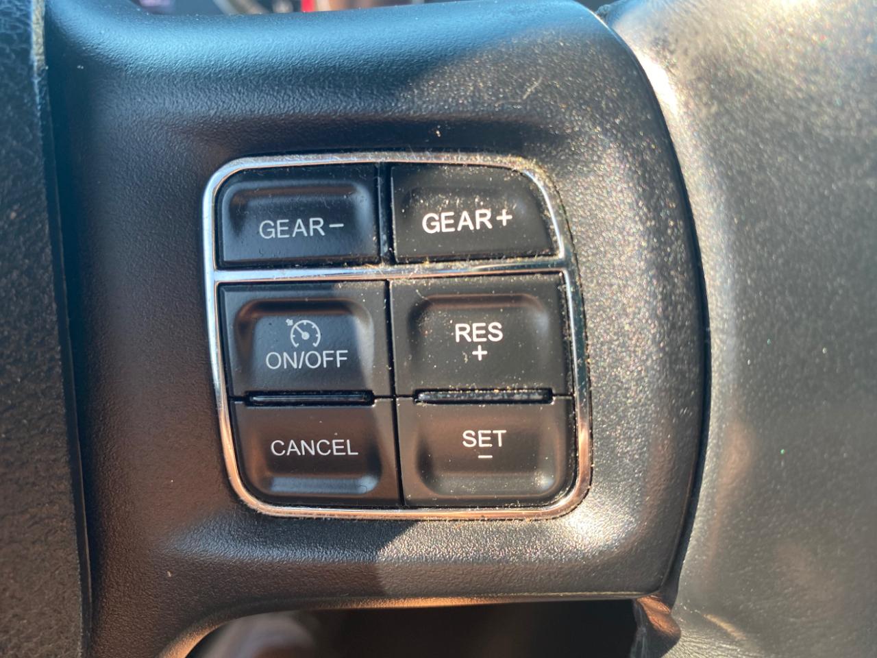 RAM 1500 4WD Crew Cab 140.5" Outdoorsman 2014