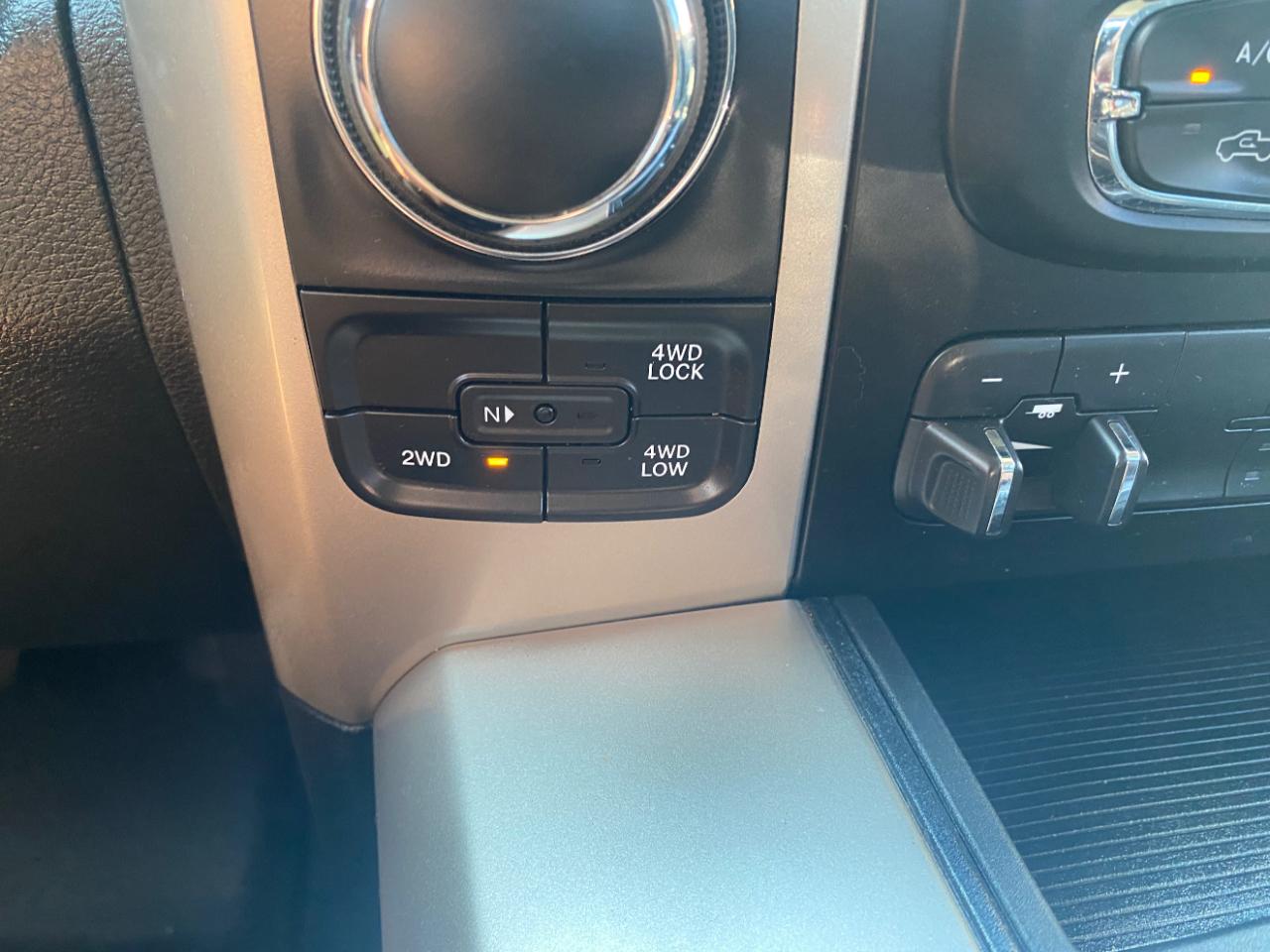 RAM 1500 4WD Crew Cab 140.5" Outdoorsman 2014