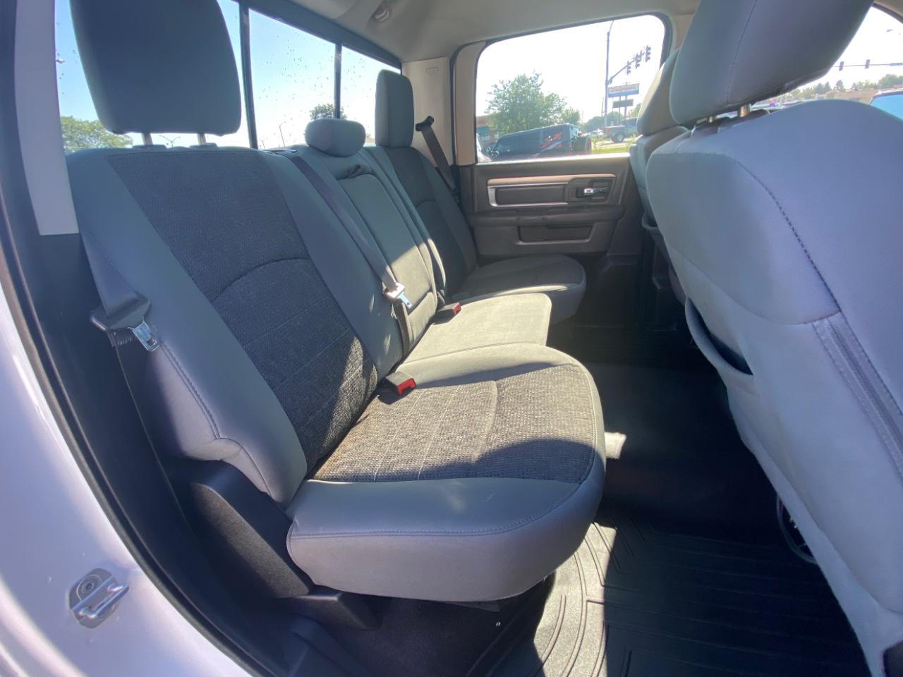 RAM 1500 4WD Crew Cab 140.5" Outdoorsman 2014
