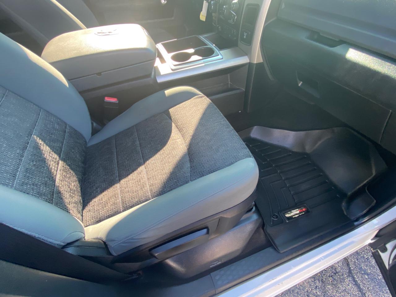 RAM 1500 4WD Crew Cab 140.5" Outdoorsman 2014