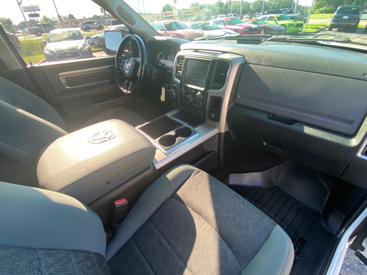 RAM 1500 4WD Crew Cab 140.5" Outdoorsman 2014