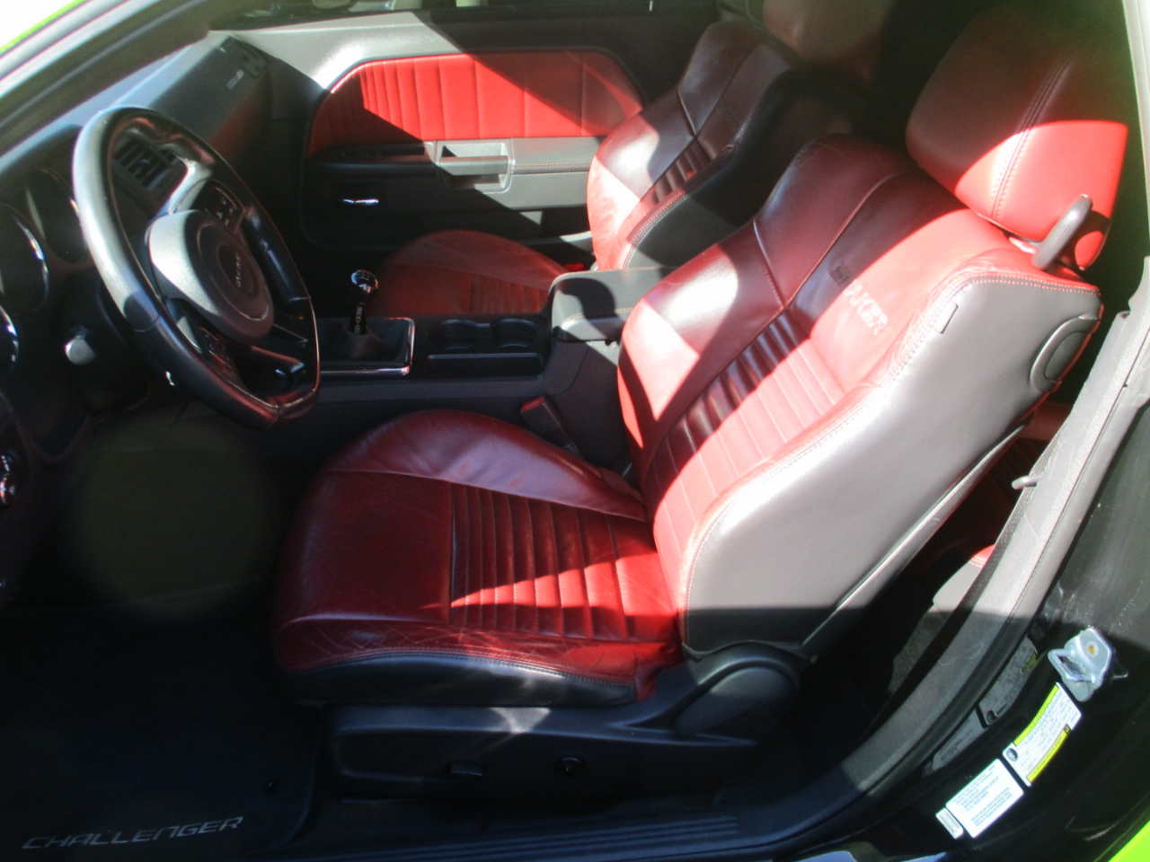 Dodge Challenger 2dr Cpe Shaker Pkg 2014 Dodge Challenger 2dr Cpe Shaker Pkg 2014