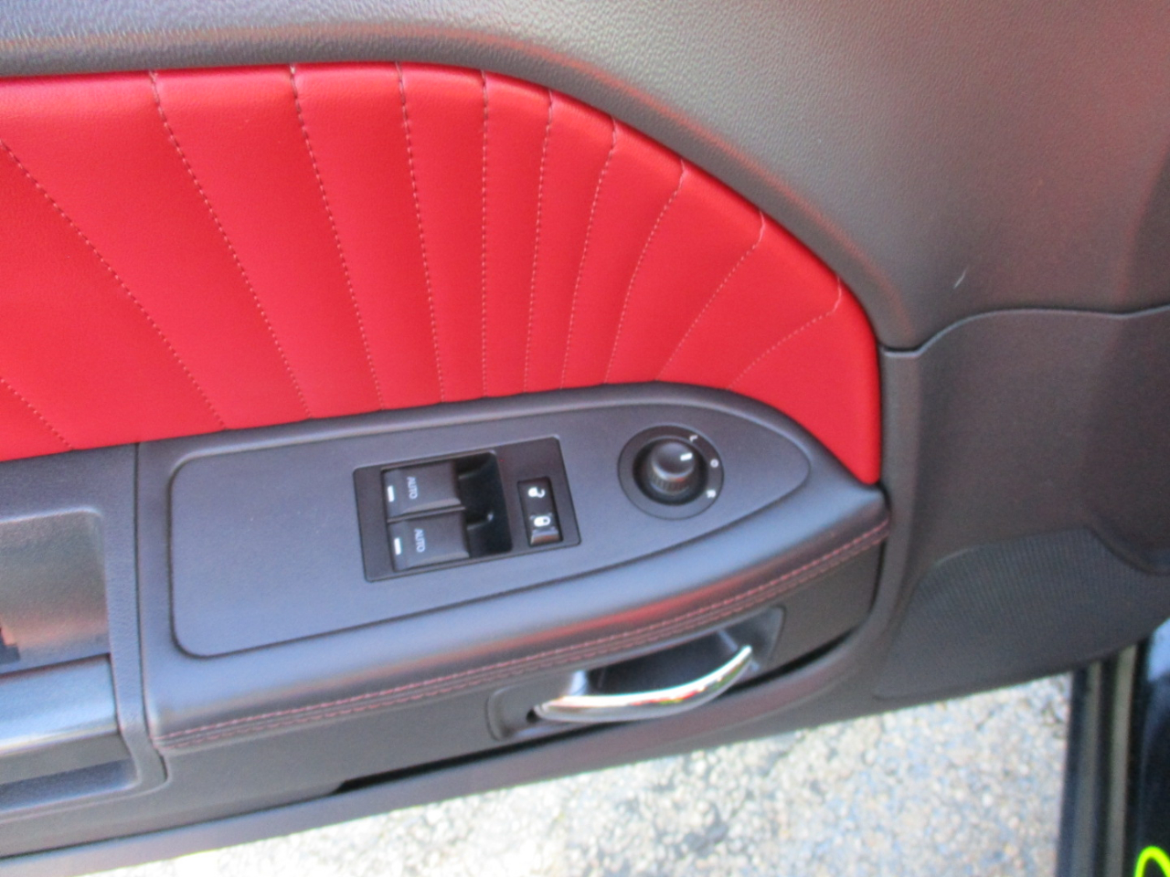 Dodge Challenger 2dr Cpe Shaker Pkg 2014 Dodge Challenger 2dr Cpe Shaker Pkg 2014