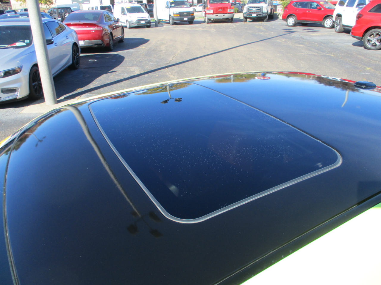 Dodge Challenger 2dr Cpe Shaker Pkg 2014 Dodge Challenger 2dr Cpe Shaker Pkg 2014