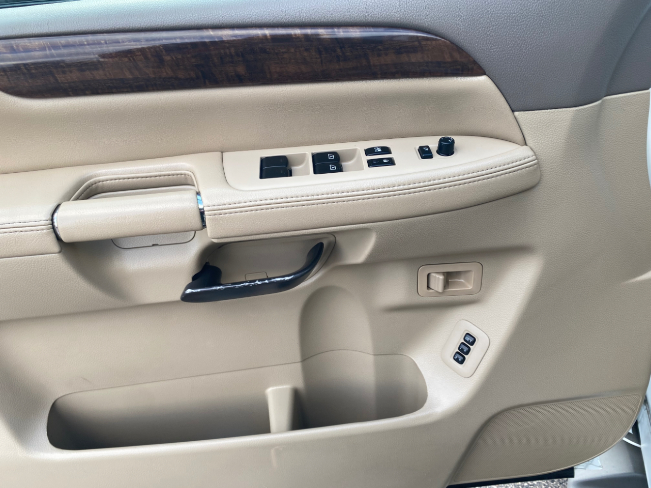 Nissan Armada 4WD 4dr Platinum 2013