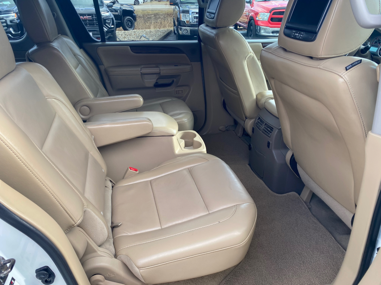 Nissan Armada 4WD 4dr Platinum 2013