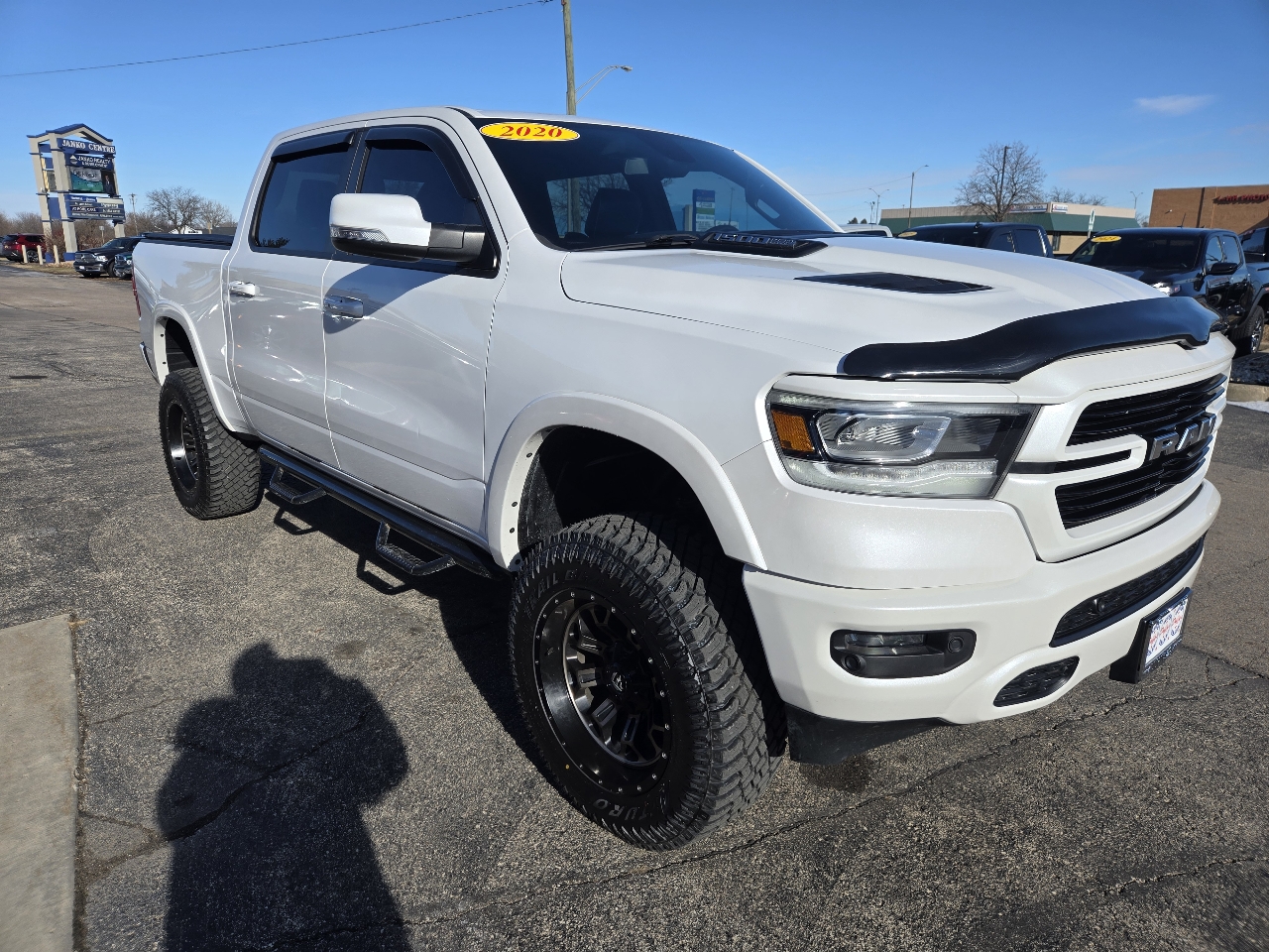 RAM 1500 Laramie 4x4 Crew Cab 5'7" Box 2020