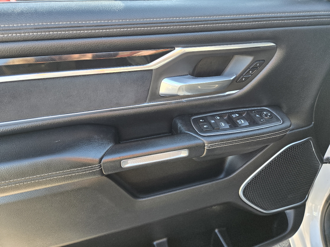 RAM 1500 Laramie 4x4 Crew Cab 5'7" Box 2020