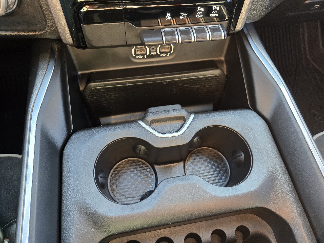 RAM 1500 Laramie 4x4 Crew Cab 5'7" Box 2020