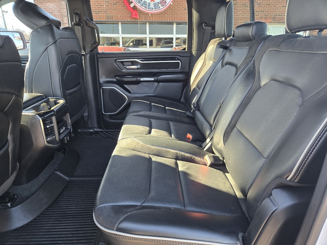 RAM 1500 Laramie 4x4 Crew Cab 5'7" Box 2020