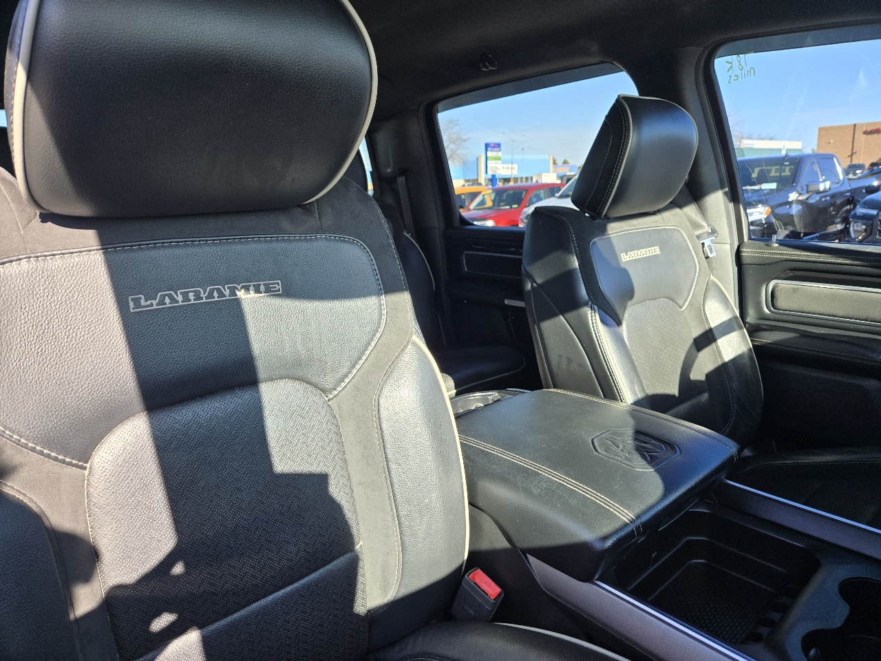 RAM 1500 Laramie 4x4 Crew Cab 5'7" Box 2020