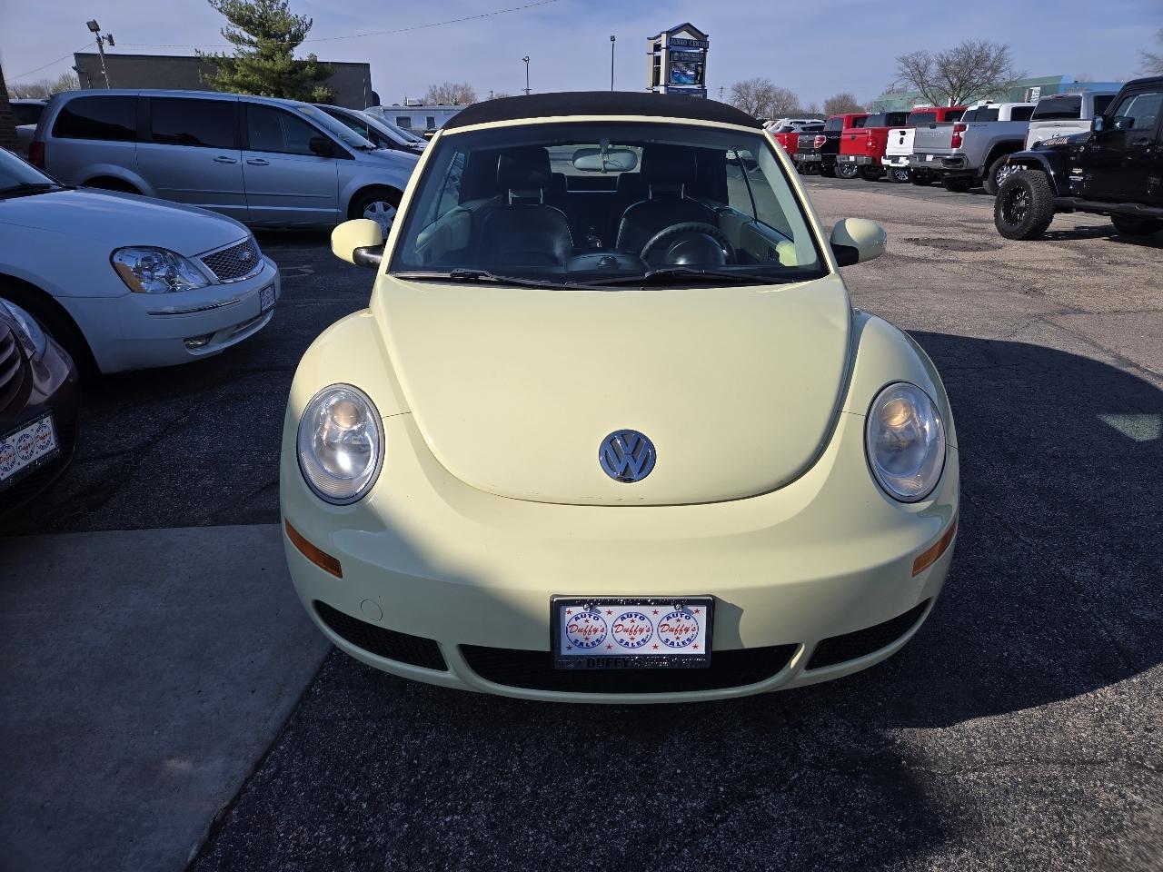 Volkswagen New Beetle Convertible 2dr 2.5L Auto 2006