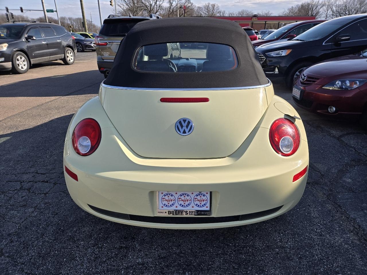 Volkswagen New Beetle Convertible 2dr 2.5L Auto 2006