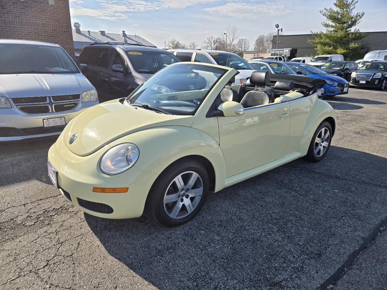 Volkswagen New Beetle Convertible 2dr 2.5L Auto 2006