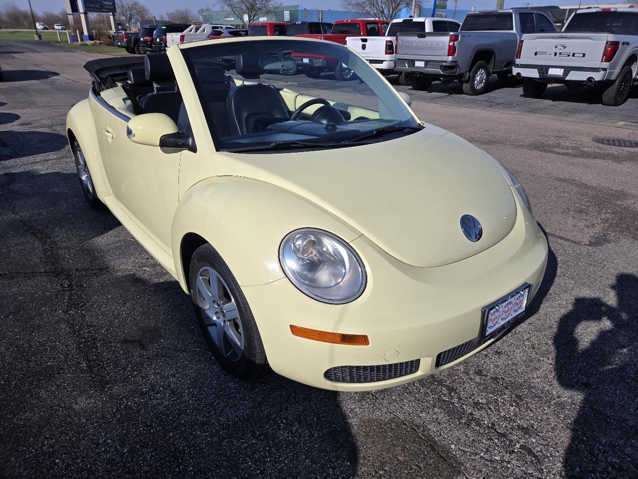 Volkswagen New Beetle Convertible 2dr 2.5L Auto 2006
