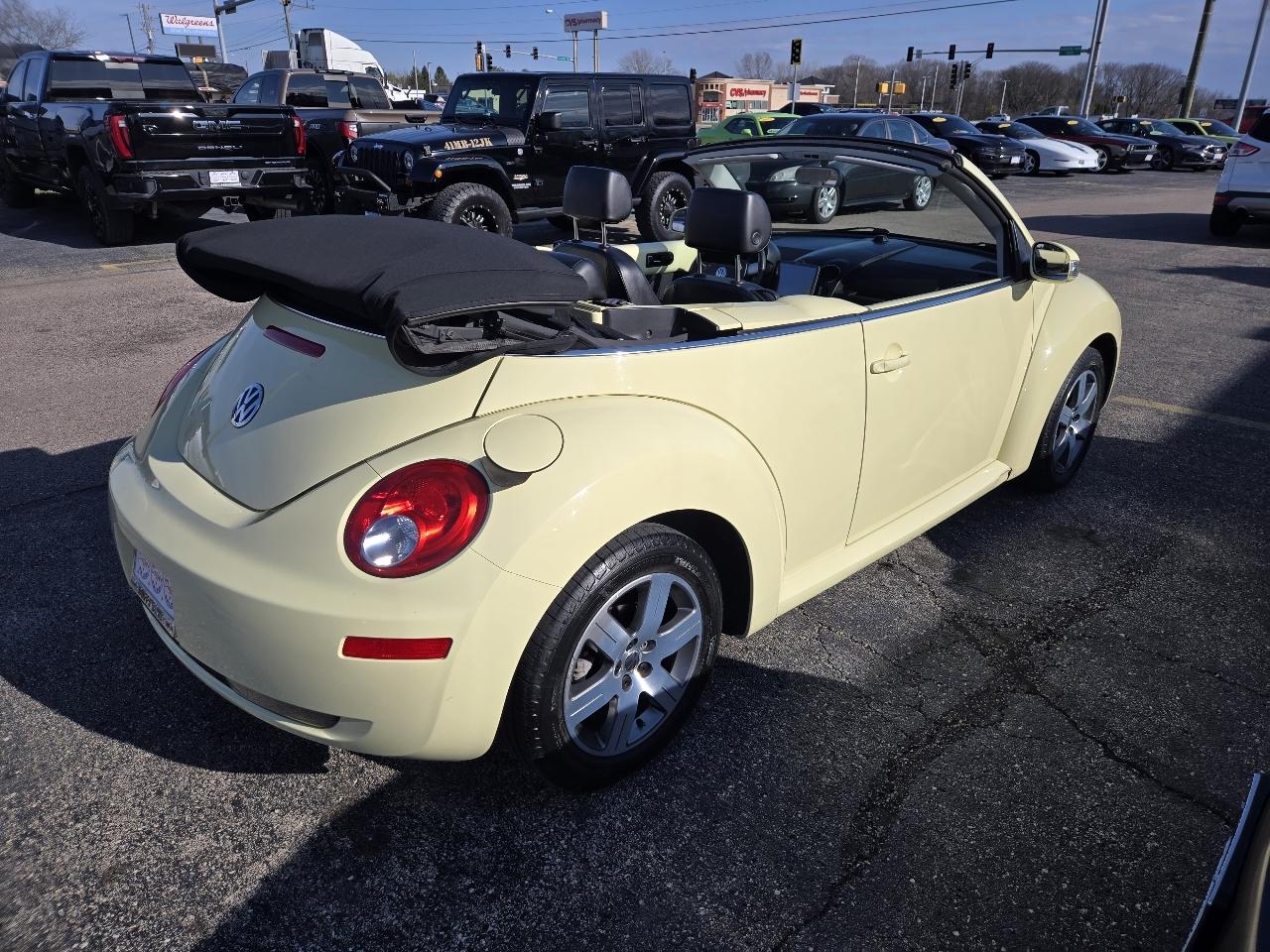 Volkswagen New Beetle Convertible 2dr 2.5L Auto 2006