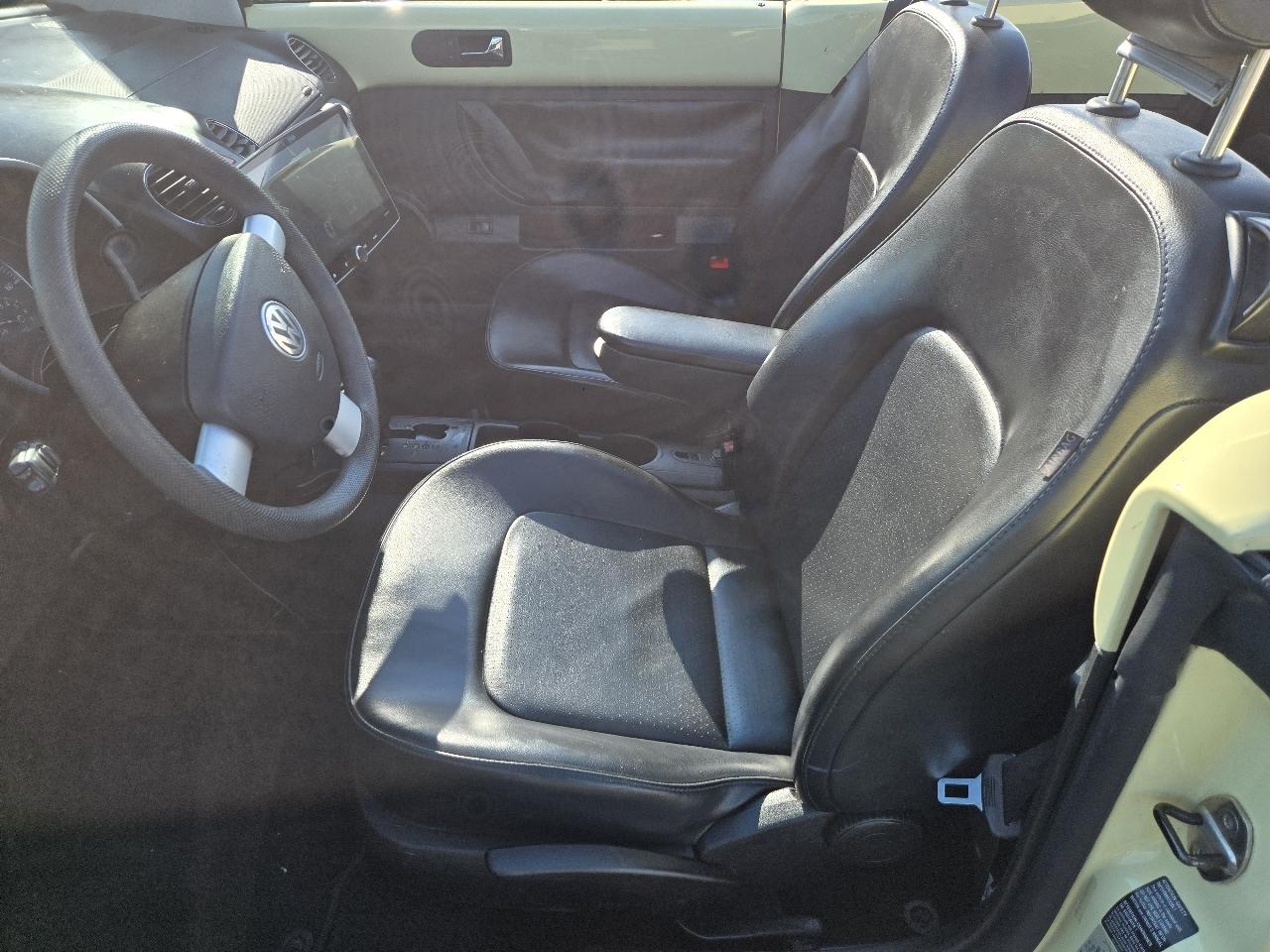 Volkswagen New Beetle Convertible 2dr 2.5L Auto 2006