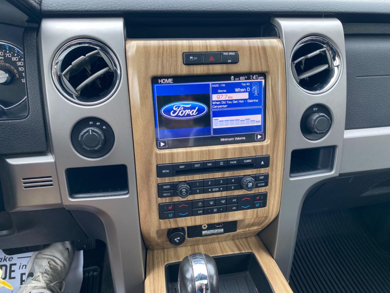 Ford F-150 4WD SuperCrew 145" Lariat 2011