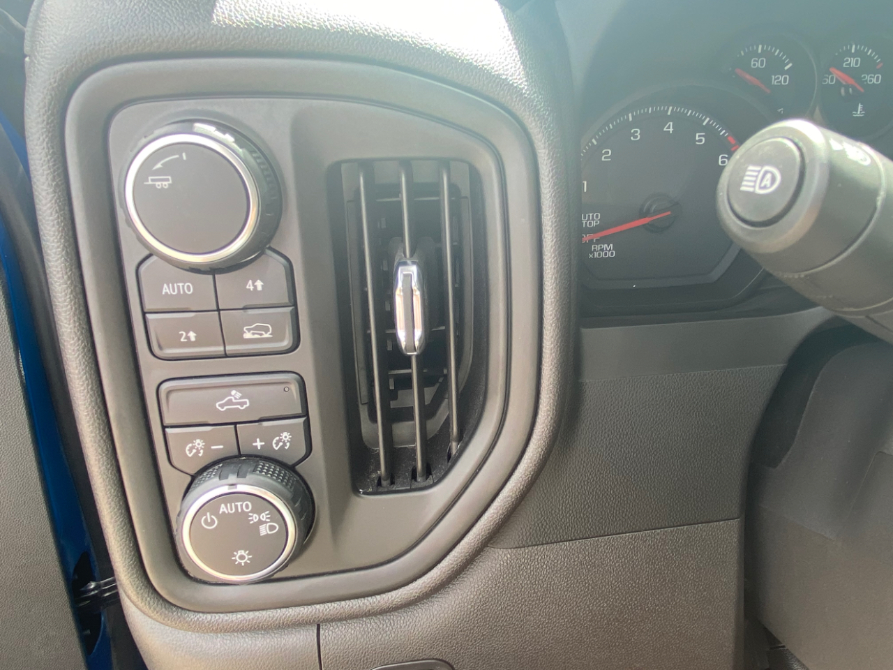 Chevrolet Silverado 1500 4WD Crew Cab 147" Custom 2023 Chevrolet Silverado 1500 4WD Crew Cab 147" Custom 2023