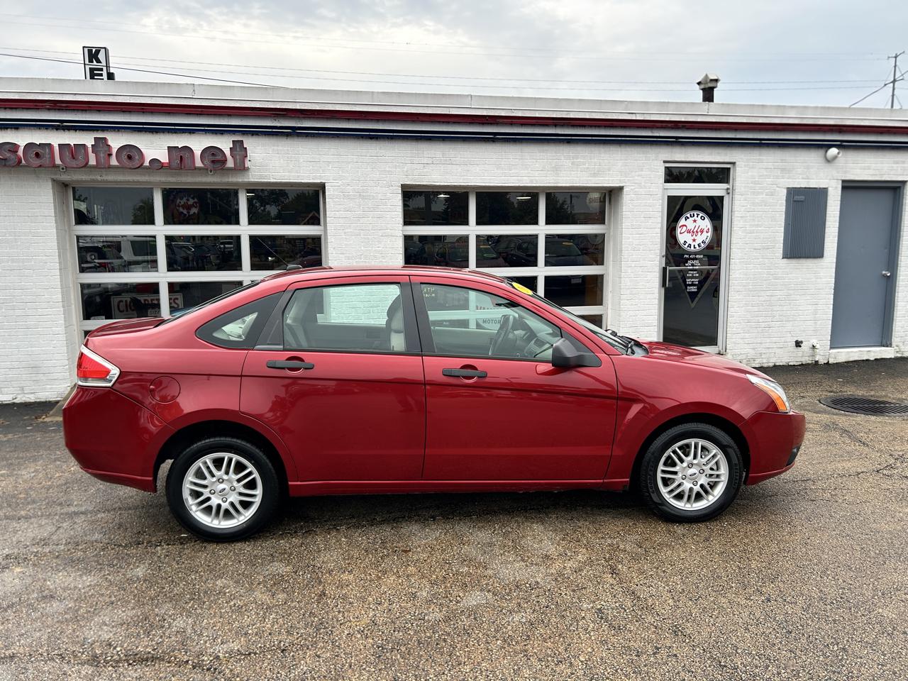 Ford Focus 4dr Sdn SE 2009