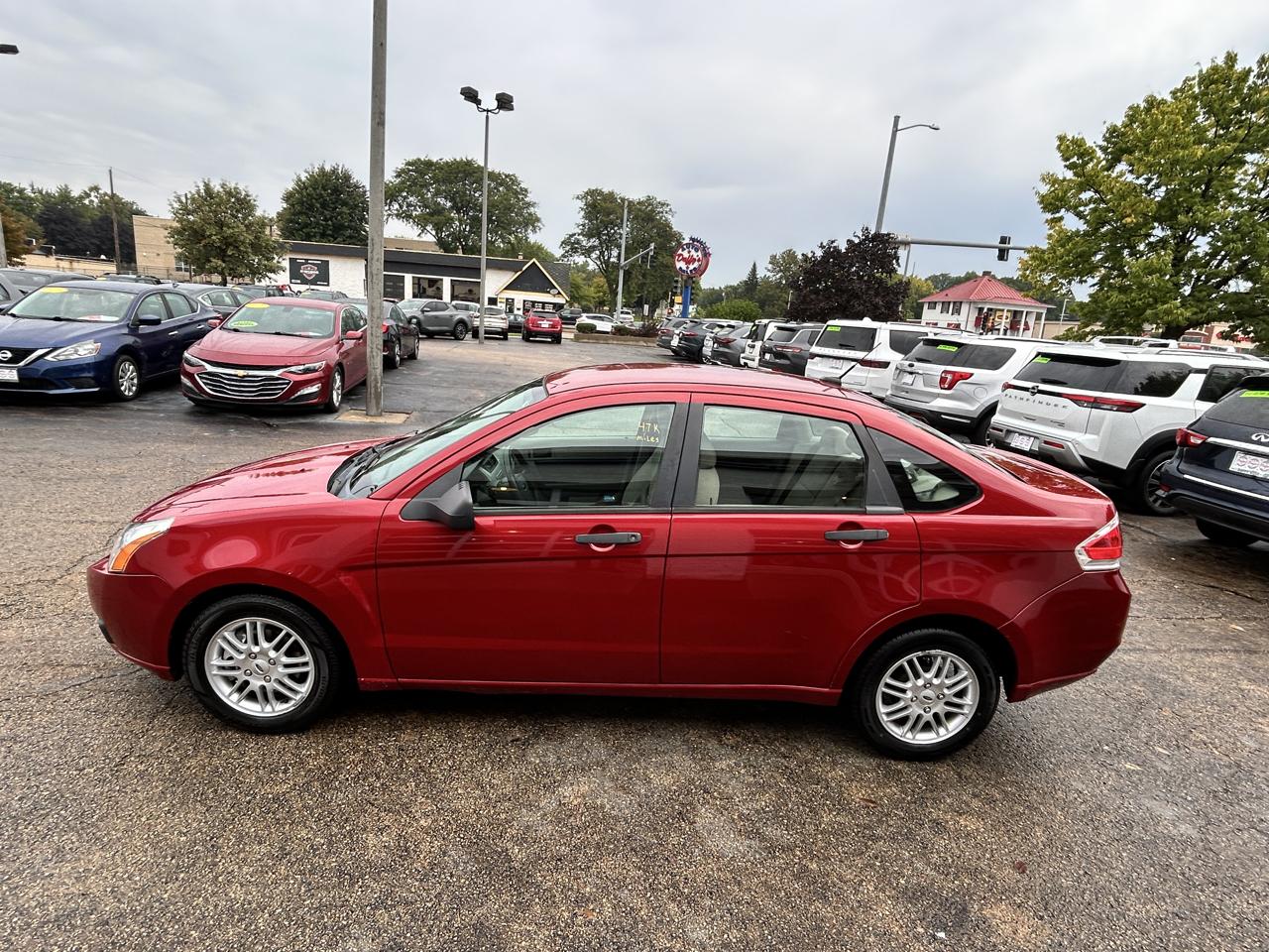 Ford Focus 4dr Sdn SE 2009