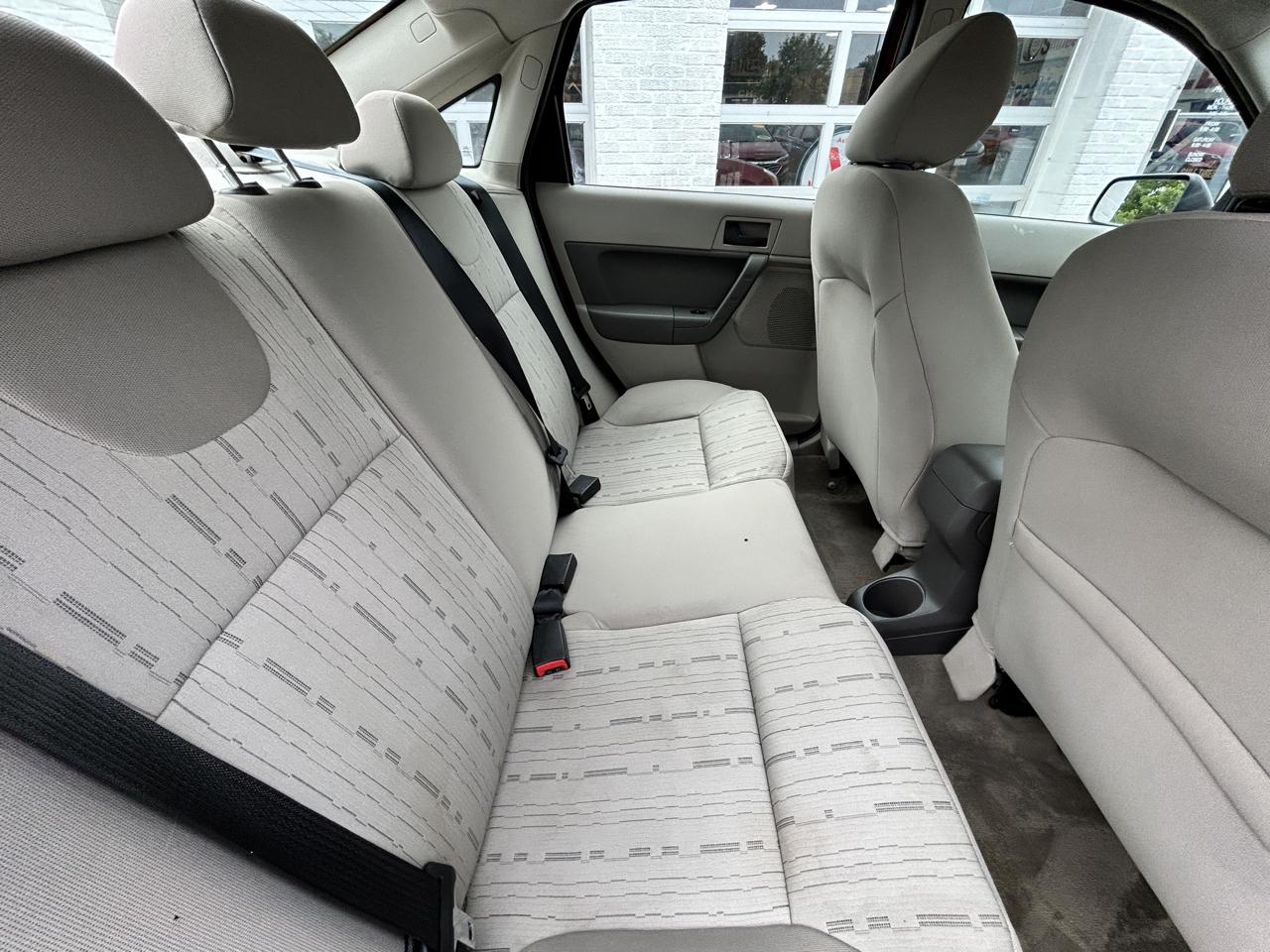 Ford Focus 4dr Sdn SE 2009