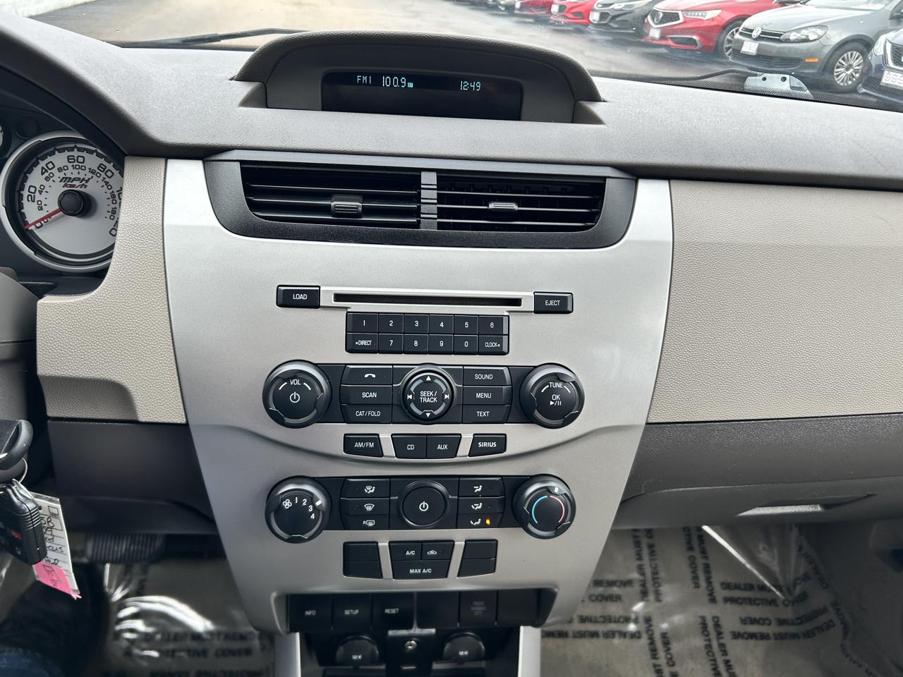 Ford Focus 4dr Sdn SE 2009