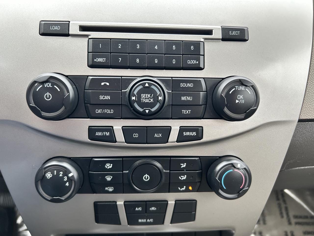 Ford Focus 4dr Sdn SE 2009