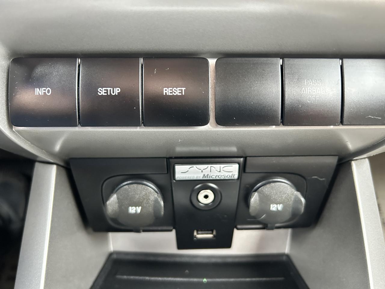 Ford Focus 4dr Sdn SE 2009