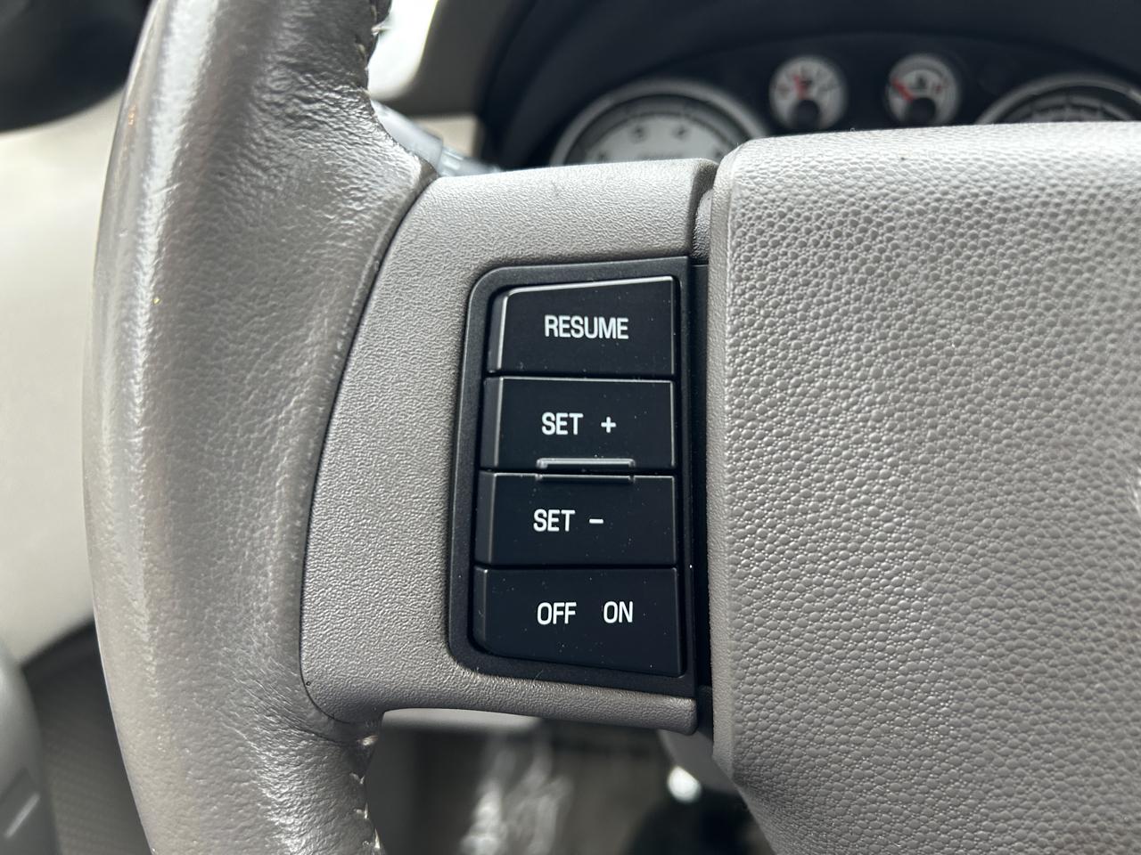 Ford Focus 4dr Sdn SE 2009