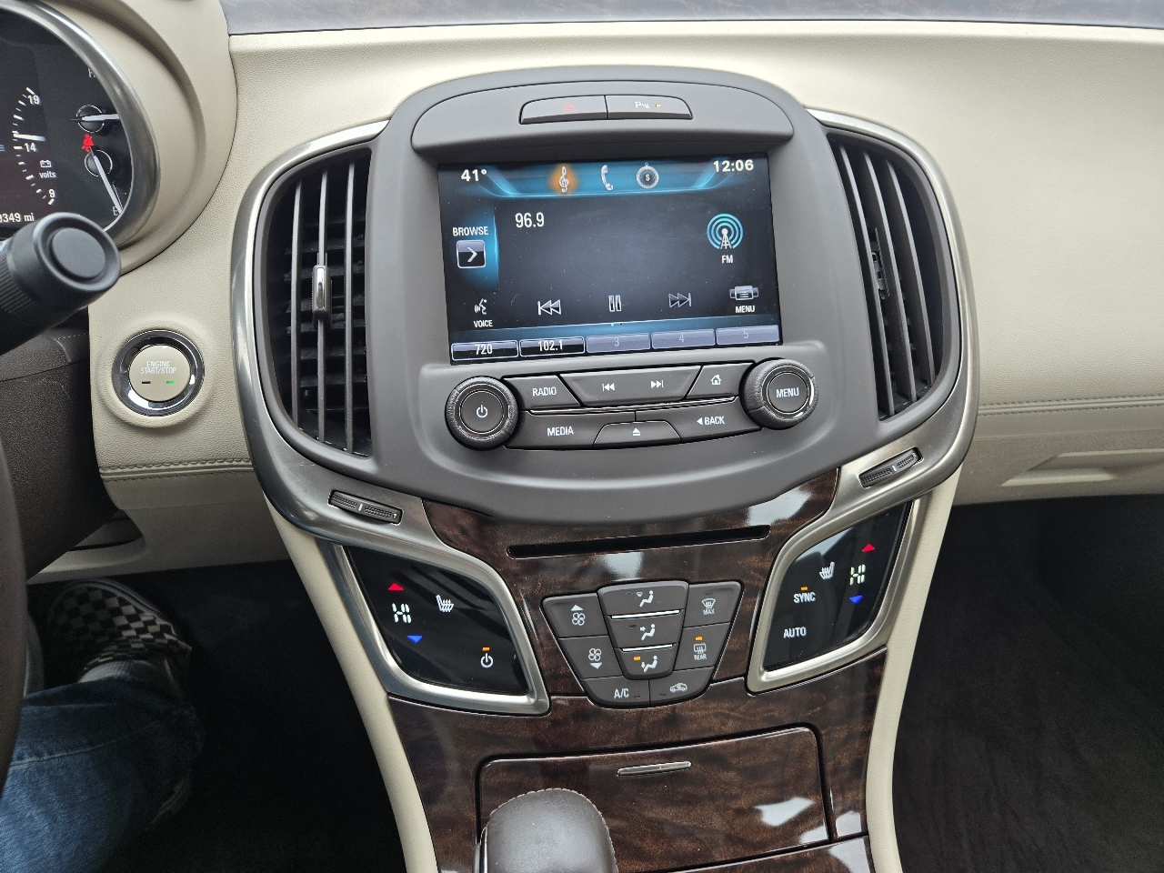 Buick LaCrosse 4dr Sdn Leather FWD 2015